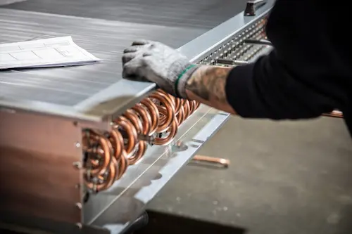 lavorazione metallo macchina